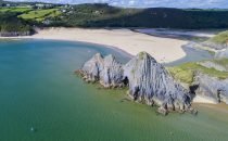 Three Cliffs Bay © Visit Swansea Bay / Swansea Council